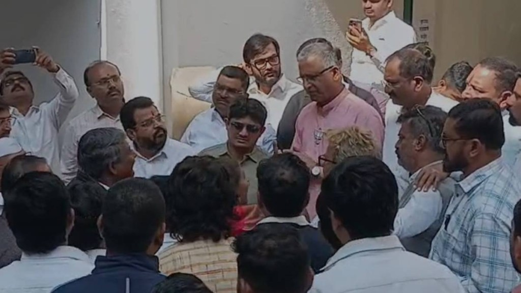 नाशिकमध्ये भाजपातला वाद पुन्हा चव्हाट्यावर, सुनील केदार यांनी कार्यक्रमातून घेतला काढता पाय